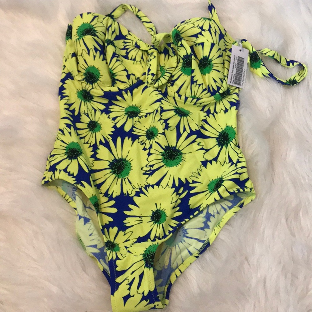 NWT Pour Moi Crazy Daisy Underwired swimsuit